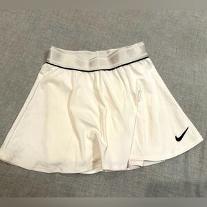 Nike Girls sz XS Court Flouncy Skirt Skort white shorts underneath, like new
